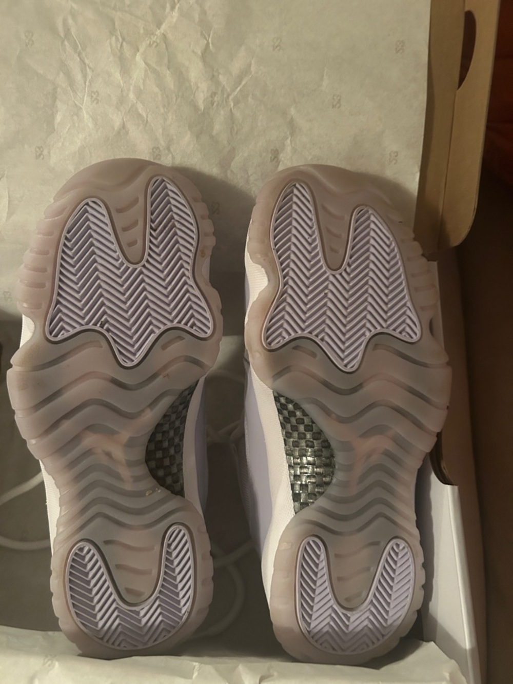 “SEND REASONABLE OFFERS”! AUTHENTIC Air Jordan 11 Retro Low Violet/White/ 💜👟 - Picture 5 of 8
